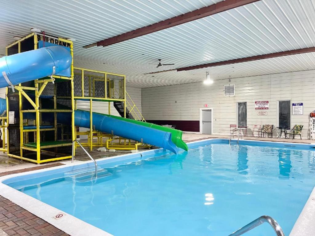 Camp Inn Lodge Au Sable Luaran gambar